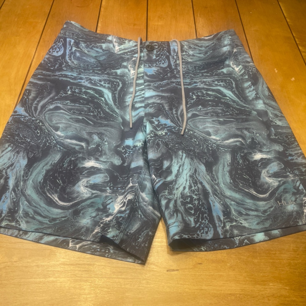 Huk Performance Hybrid Shorts Blue Marble Pattern Size 34 with 9” Inseam EUC